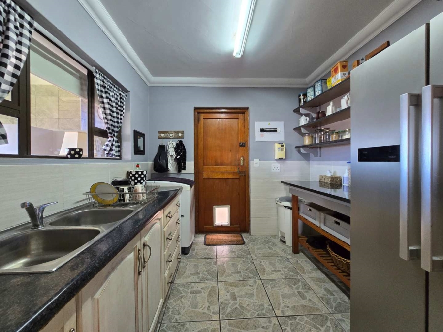 4 Bedroom Property for Sale in Stilbaai Wes Western Cape